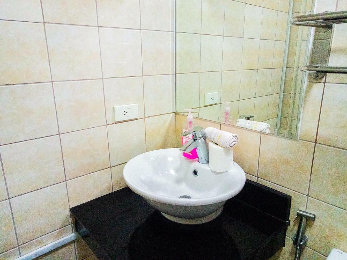 Appartement Forbes Area Bgc Taguig Manille Extérieur photo